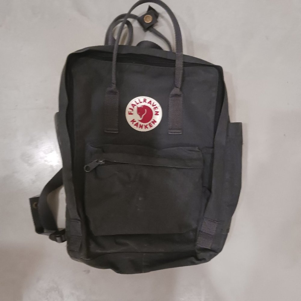 Black fall raven kanken backpack standard size